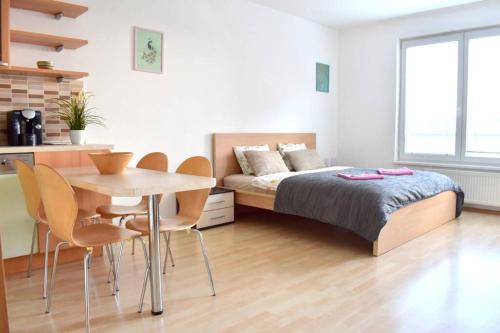 Guestroom, Modern apartments - Airport 8mins in Zličín Guestroom, Modern apartments - Airport 8mins in Zličín