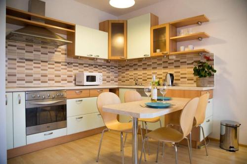 Kitchen, Modern apartments - Airport 8mins in Zličín Kitchen, Modern apartments - Airport 8mins in Zličín