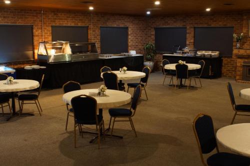 Restaurant, Colonial Motor Inn in West Wyalong Restaurant, Colonial Motor Inn in West Wyalong