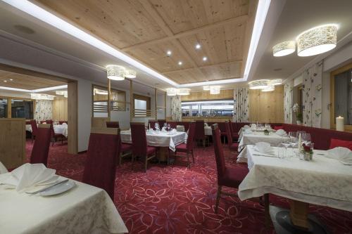المرافق, Das Schiff in den Bergen in Au المرافق, Das Schiff in den Bergen in Au