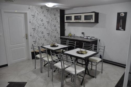 Hotel Nasteski Guest Rooms