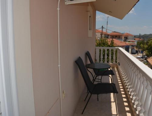 Chara host in Olympia Chara host in Olympia