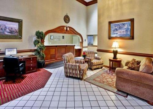 大堂, 凱藝套房酒店 (Quality Inn & Suites) in 薩默塞特 大堂, 凱藝套房酒店 (Quality Inn & Suites) in 薩默塞特