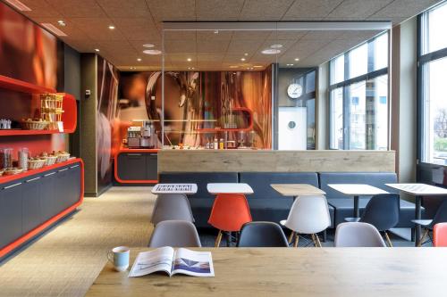 Restaurant, Ibis Luzern Kriens Hotel in Luzern Restaurant, Ibis Luzern Kriens Hotel in Luzern