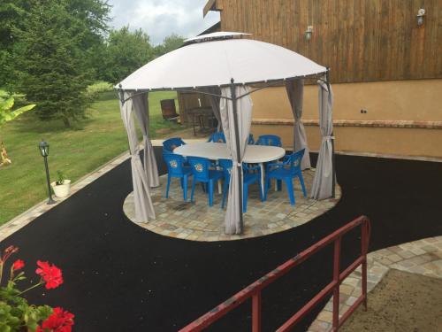 Le Petitepinay in Fresnay-sur-Sarthe Le Petitepinay in Fresnay-sur-Sarthe