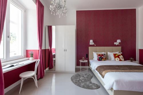 Taste the city life from the Prinz Eugen studio