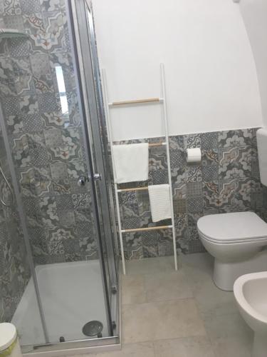 Bathroom, Bed & Breakfast Piazza Matteotti in Stornara Bathroom, Bed & Breakfast Piazza Matteotti in Stornara