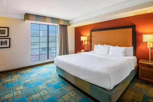 Facilities, La Quinta Inn by Wyndham Colorado Springs Garden of the Gods in Colorado Springs (CO) Facilities, La Quinta Inn by Wyndham Colorado Springs Garden of the Gods in Colorado Springs (CO)