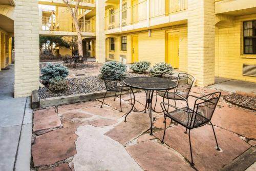 Facilities, La Quinta Inn by Wyndham Colorado Springs Garden of the Gods in Colorado Springs (CO) Facilities, La Quinta Inn by Wyndham Colorado Springs Garden of the Gods in Colorado Springs (CO)