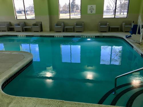 泳池, 智選假日飯店-大島-IHG旗下 (Holiday Inn Express - Grand Island By IHG) in 格蘭德島 (NY) 泳池, 智選假日飯店-大島-IHG旗下 (Holiday Inn Express - Grand Island By IHG) in 格蘭德島 (NY)
