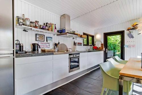 Cozy summer house 50 meter from the beach, 89 m² in Dronningmoelle Cozy summer house 50 meter from the beach, 89 m² in Dronningmoelle