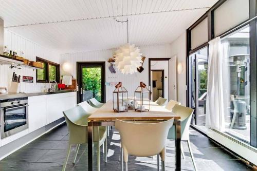 Cozy summer house 50 meter from the beach, 89 m² in Dronningmoelle Cozy summer house 50 meter from the beach, 89 m² in Dronningmoelle