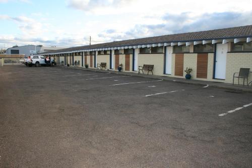 Exterior view, The Plains Motor Inn in Gunnedah Exterior view, The Plains Motor Inn in Gunnedah