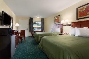 Travelodge by Wyndham Orange County Airport/ Costa Mesa in Costa Mesa (CA) Travelodge by Wyndham Orange County Airport/ Costa Mesa in Costa Mesa (CA)