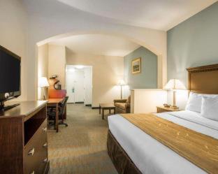 Comfort Suites in Tulare (CA) Comfort Suites in Tulare (CA)