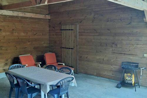Facilities, la cabane au fond du jardin in Arsac Facilities, la cabane au fond du jardin in Arsac