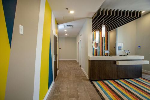 Lobby, Motel 6 North Platte, NE - East in North Platte Lobby, Motel 6 North Platte, NE - East in North Platte