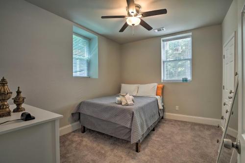 Sleek and Spacious Abode, 5 Miles to Dtwn Atlanta! in Cascade Road Sleek and Spacious Abode, 5 Miles to Dtwn Atlanta! in Cascade Road