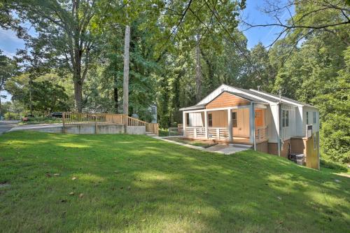 Sleek and Spacious Abode, 5 Miles to Dtwn Atlanta! in Cascade Road Sleek and Spacious Abode, 5 Miles to Dtwn Atlanta! in Cascade Road