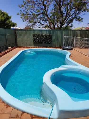 Swimming pool, The Pool House in Broken Hill Swimming pool, The Pool House in Broken Hill