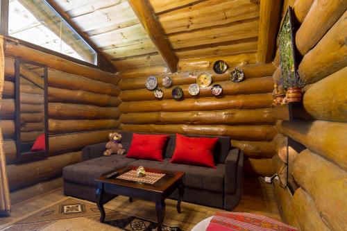 Дом с сауной и басейном на Теремках (Дом с саунои и басеином на Теремках) in Hatne Дом с сауной и басейном на Теремках (Дом с саунои и басеином на Теремках) in Hatne