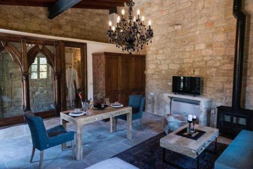 Oinou Strata - Adults Only in 禾尤尼 Oinou Strata - Adults Only in 禾尤尼