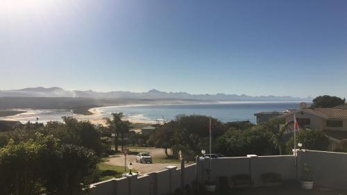 נוף, The Joneses in פלטנברג ביי נוף, The Joneses in פלטנברג ביי