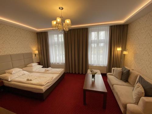 Hotel Zamek Chałupki (Hotel Zamek Chalupki) in Bielsko-Biala Hotel Zamek Chałupki (Hotel Zamek Chalupki) in Bielsko-Biala