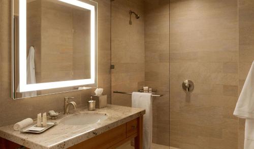 Bathroom, Luskin Hotel in Westwood Bathroom, Luskin Hotel in Westwood