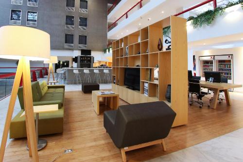 Lobby, Fiesta Inn Tlalnepantla in Tlalnepantla Lobby, Fiesta Inn Tlalnepantla in Tlalnepantla