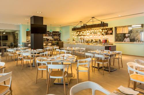 Restaurant, Fiesta Inn Buenavista in North - Basilica of Guadalupe Restaurant, Fiesta Inn Buenavista in North - Basilica of Guadalupe