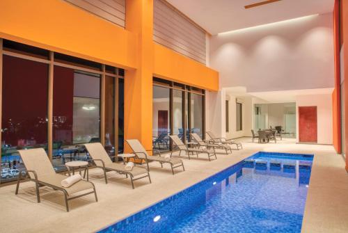 สระว่ายน้ำ, เฟียสต้า อินน์ เอ็กซ์เพรส ปูเอบลา เอ็กซ์ปลานาดา (Fiesta Inn Express Puebla Explanada) in ปวยบลา สระว่ายน้ำ, เฟียสต้า อินน์ เอ็กซ์เพรส ปูเอบลา เอ็กซ์ปลานาดา (Fiesta Inn Express Puebla Explanada) in ปวยบลา