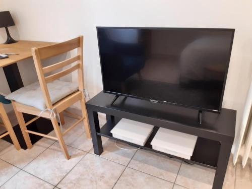 Appartement AAD1 Clamart 200 m du Tramway T6 st pave blc avec cuisine separee in Clamart Appartement AAD1 Clamart 200 m du Tramway T6 st pave blc avec cuisine separee in Clamart
