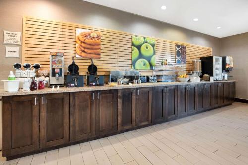 Hrana i piće, La Quinta Inn & Suites by Wyndham Bellingham in Bellingham (WA) Hrana i piće, La Quinta Inn & Suites by Wyndham Bellingham in Bellingham (WA)