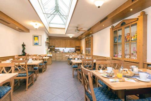 طعام و مشروبات, Hotel Restaurant Goldener Hirsch in دونو وورث طعام و مشروبات, Hotel Restaurant Goldener Hirsch in دونو وورث