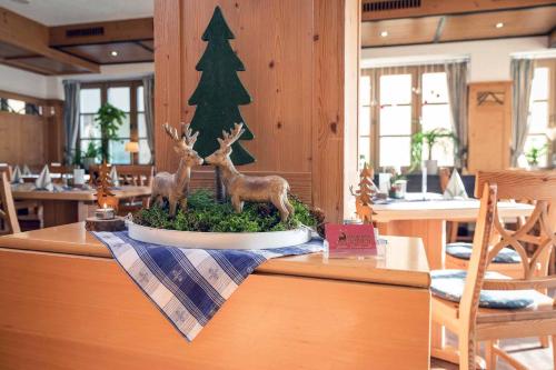 مطعم, Hotel Restaurant Goldener Hirsch in دونو وورث مطعم, Hotel Restaurant Goldener Hirsch in دونو وورث