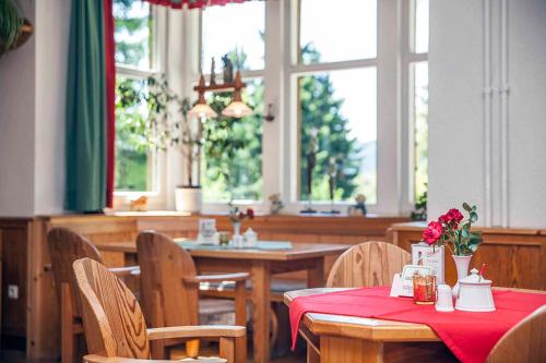 ห้องอาหาร, Pension und Gaststatte Naturbaude Eschenhof in โอเบอร์ไวเซนทัล ห้องอาหาร, Pension und Gaststatte Naturbaude Eschenhof in โอเบอร์ไวเซนทัล