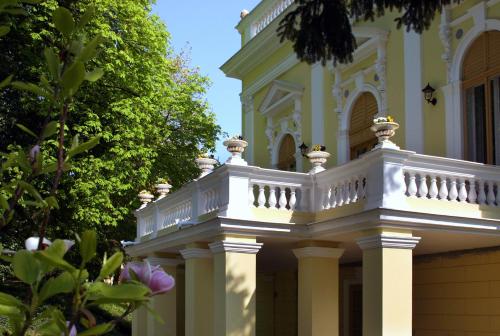 Ulaz, Puchner Kastelyszallo in Bikal Ulaz, Puchner Kastelyszallo in Bikal