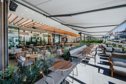 Пъб/Фоайе, Napa Plaza Hotel (Adults Only) in Агия Напа Пъб/Фоайе, Napa Plaza Hotel (Adults Only) in Агия Напа