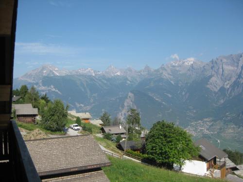 Exterior view, Chalet Arc-en-Ciel in Raerettes Exterior view, Chalet Arc-en-Ciel in Raerettes