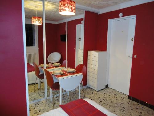 Studio Framboise proche Paris et Disneyland in Gagny Studio Framboise proche Paris et Disneyland in Gagny