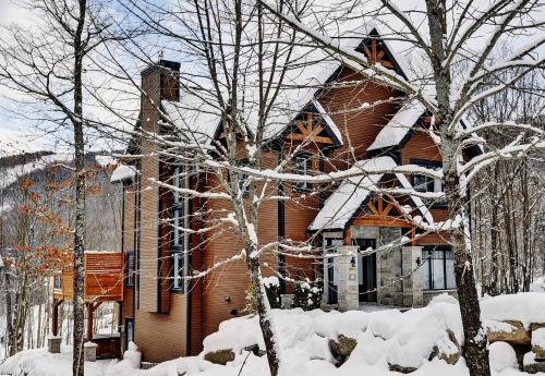 Entree, Chalet 30 Chemin des Skieurs by Chalets Alpins in Stoneham (QC) Entree, Chalet 30 Chemin des Skieurs by Chalets Alpins in Stoneham (QC)