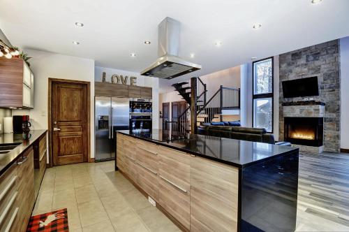 Chalet 30 Chemin des Skieurs by Chalets Alpins in Stoneham (QC) Chalet 30 Chemin des Skieurs by Chalets Alpins in Stoneham (QC)