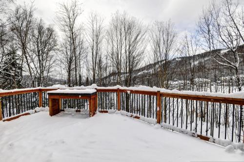 Chalet 30 Chemin des Skieurs by Chalets Alpins in Stoneham (QC) Chalet 30 Chemin des Skieurs by Chalets Alpins in Stoneham (QC)