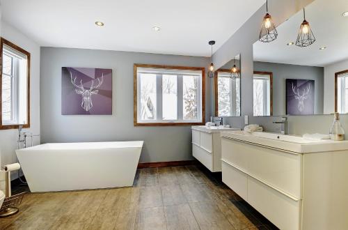 Chalet 30 Chemin des Skieurs by Chalets Alpins in Stoneham (QC) Chalet 30 Chemin des Skieurs by Chalets Alpins in Stoneham (QC)