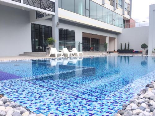 Exterior view, Orchid Riverview Hotel in Surat Thani Exterior view, Orchid Riverview Hotel in Surat Thani