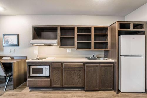 Facilities, WoodSpring Suites Colton in Colton (CA) Facilities, WoodSpring Suites Colton in Colton (CA)