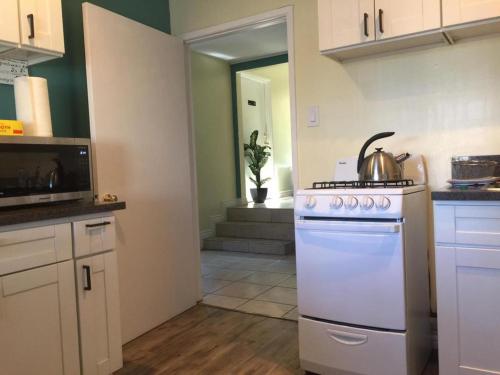 LAX Guest House in Los Angeles (CA) LAX Guest House in Los Angeles (CA)