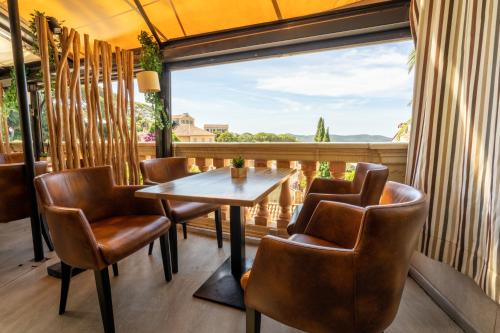 오텔 레스토랑 르 벨뷰 (Hotel Restaurant Le Bellevue) in 보르므 레 미모사 오텔 레스토랑 르 벨뷰 (Hotel Restaurant Le Bellevue) in 보르므 레 미모사