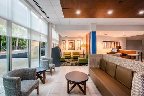 Lobby, Holiday Inn Express And Suites Atlanta Arpt Ne - Hapeville By IHG in Hartsfield-Jackson Atlanta International Airport Lobby, Holiday Inn Express And Suites Atlanta Arpt Ne - Hapeville By IHG in Hartsfield-Jackson Atlanta International Airport